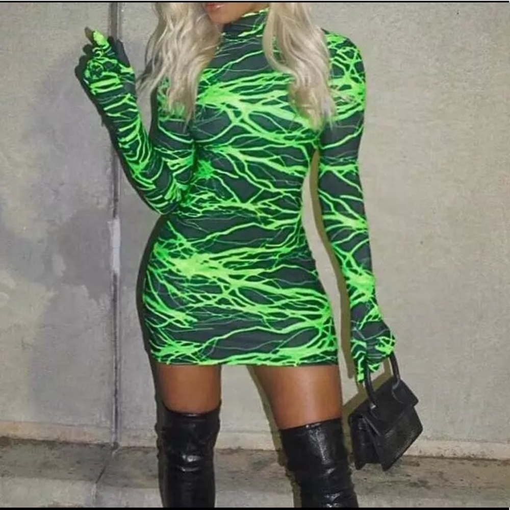 Green lightning dress🤯
